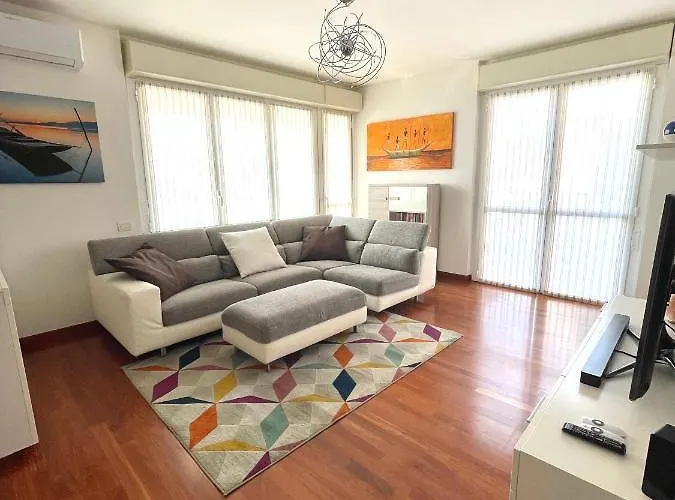 Elegant In With Panoramic Terrace Milaan