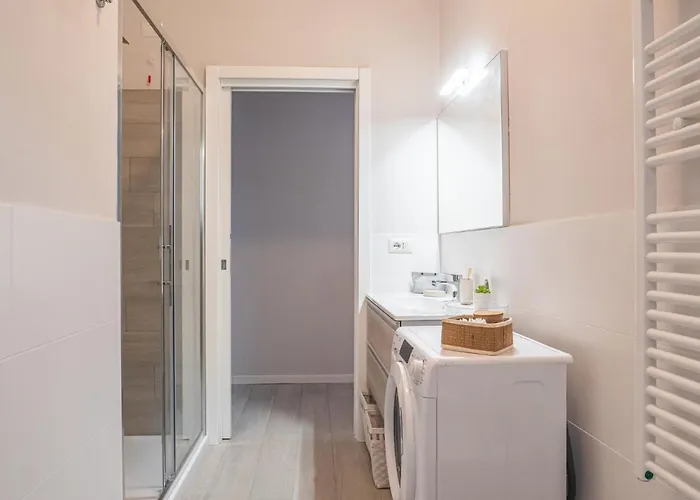 The Rent - With Balcony In Downtown * Milano