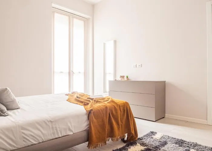 The Rent - With Balcony In Downtown