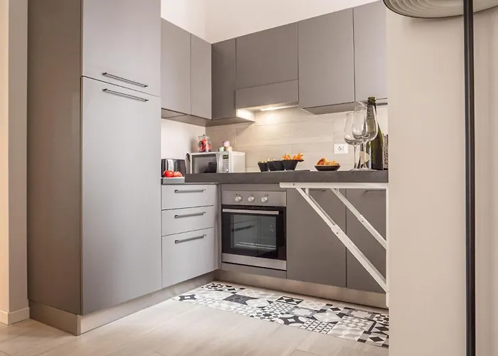 The Rent - With Balcony In Downtown * Milano