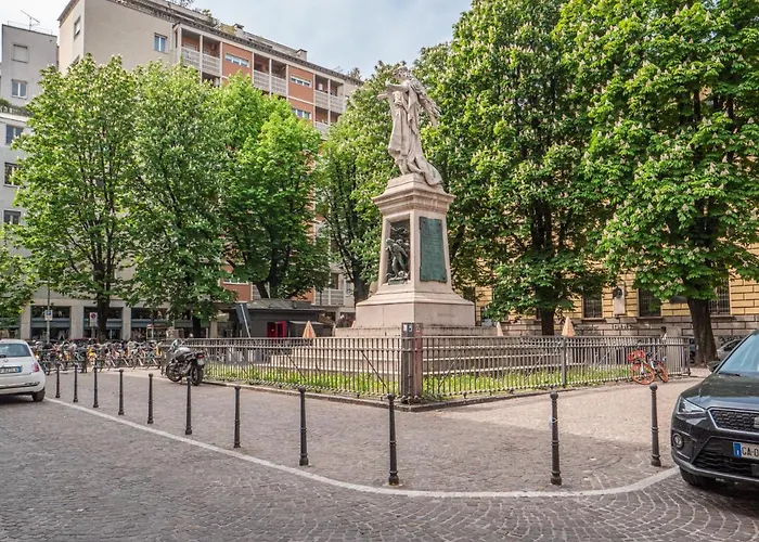 The Rent - With Balcony In Downtown