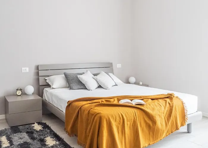 The Rent - With Balcony In Downtown * Milano