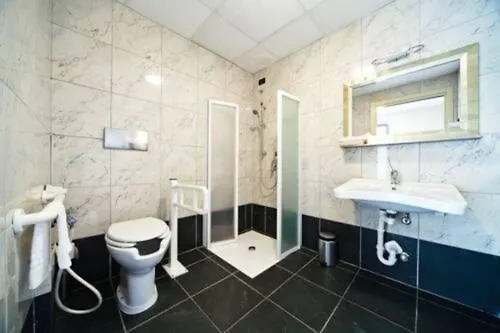 Sechi With Parking Szálloda