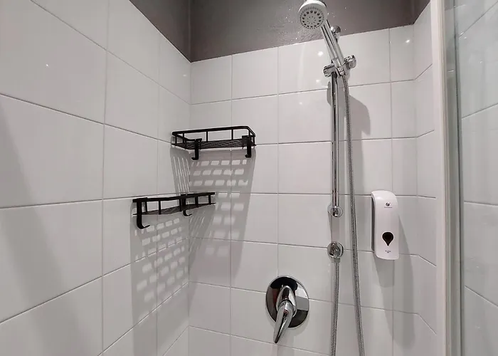 Garibaldi Station - L' Isola Che C'e - 12 Mins To Rho Fiera