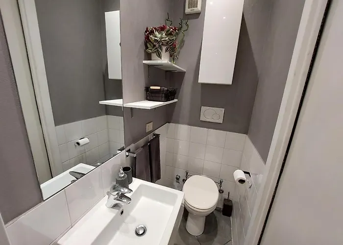 Garibaldi Station - L' Isola Che C'e - 12 Mins To Rho Fiera