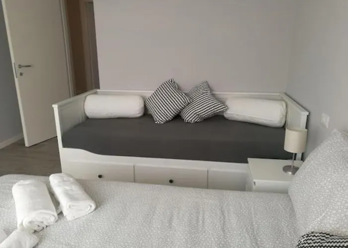 Con Grande Terrazzo In Via Lomellina - Lome 527 Milano