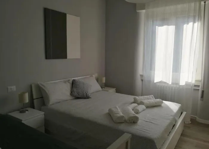 Con Grande Terrazzo In Via Lomellina - Lome 527 Milano