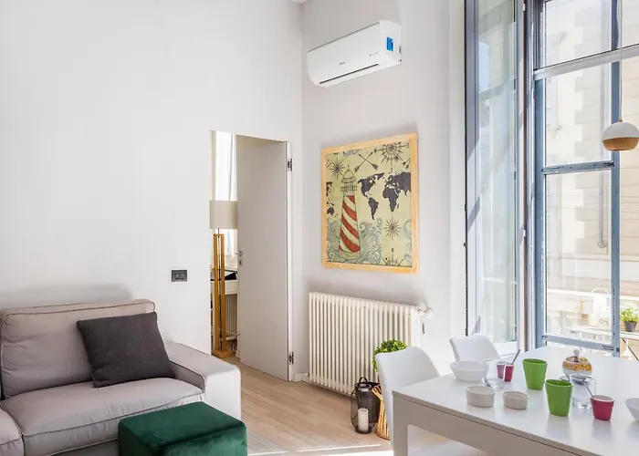 Lovely & Modern In China Town Area - Via Rosmini Lägenhet *