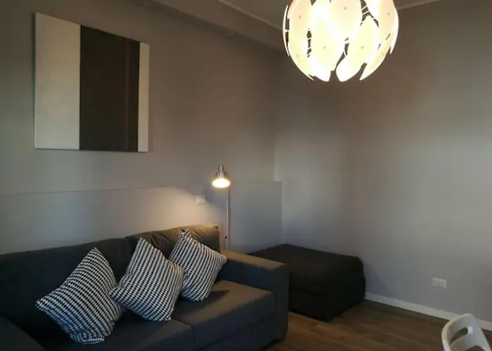 Con Grande Terrazzo In Via Lomellina - Lome 527