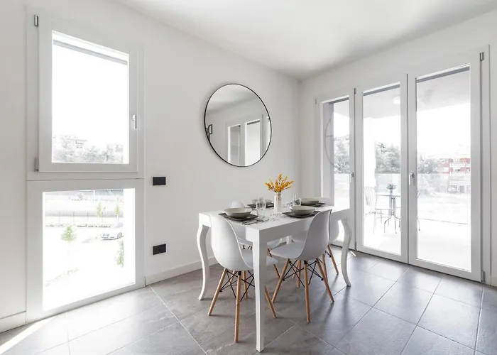 Modern Apt With Terrace And Parking!