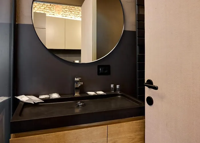 Isola Stylish Loft In