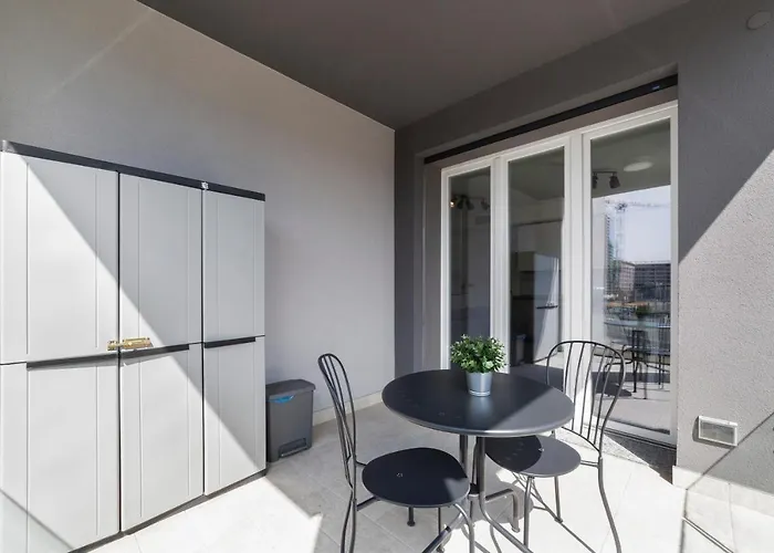 Апартаменты Modern Apt With Terrace And Parking! Милан