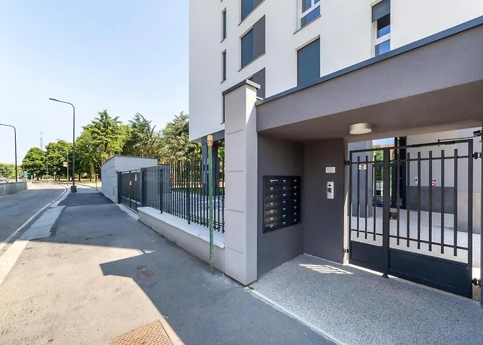 Апартаменты Modern Apt With Terrace And Parking!