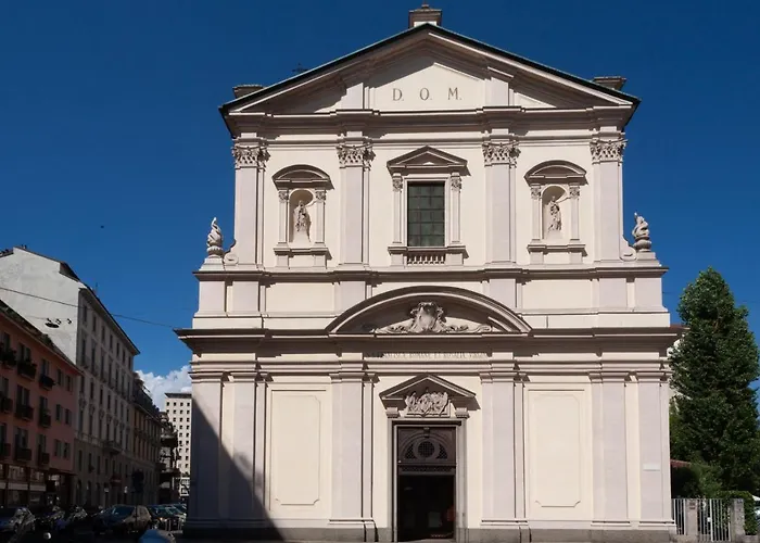 Bnbutler - Casati, 2 - Glamour In Tra Shopping E Notturna