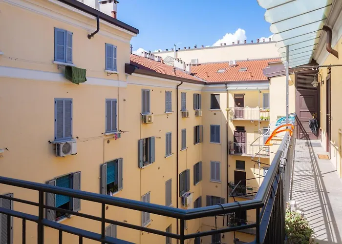 Bnbutler - Casati, 2 - Glamour In Tra Shopping E Notturna