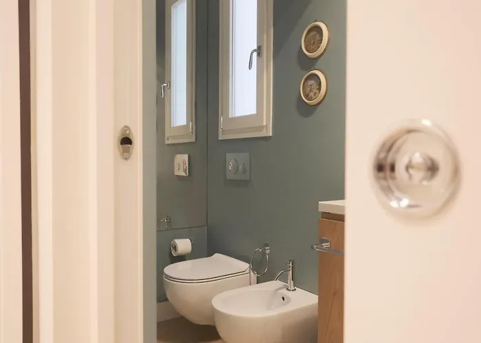 Oreaspiti - Not Only A In Magenta Quarter Milán