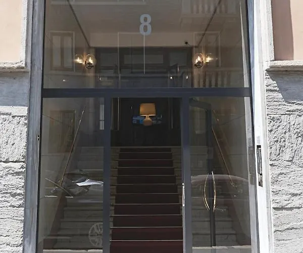 Oreaspiti - Not Only A In Magenta Quarter * Milán