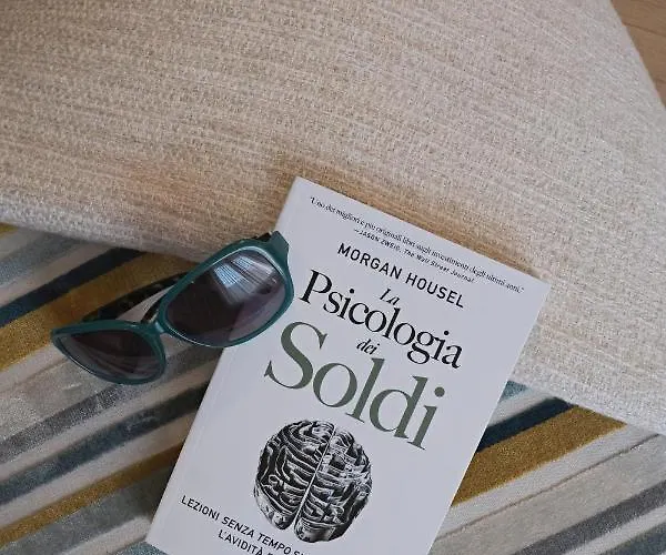 Oreaspiti - Not Only A In Magenta Quarter * Milán