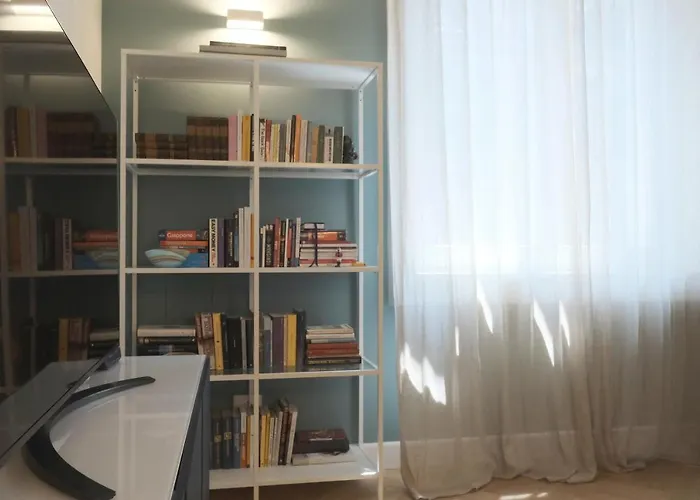 Oreaspiti - Not Only A In Magenta Quarter * Milán