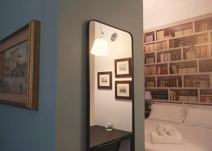 Oreaspiti - Not Only A In Magenta Quarter * Milán