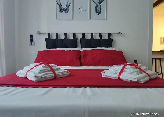 ! Industrial ! Wifi - Metro 5 Minuti - Caminetto Apartmán *