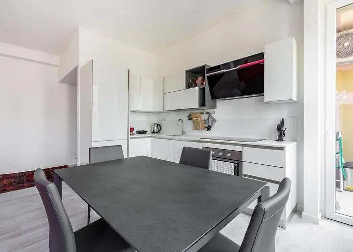 Guesthost - Garibaldi & Gae Aulenti Modern With Private Parking! * Milán