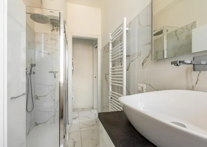 Guesthost - Garibaldi & Gae Aulenti Modern With Private Parking! Apartmán