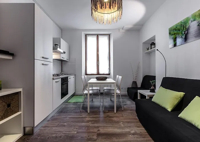 Stayeasy Fara12 - Station & Downtown Walking Distance *