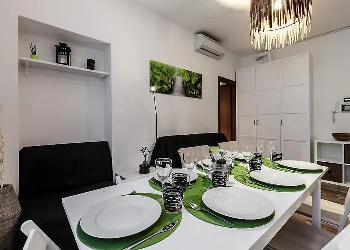 Stayeasy Fara12 - Station & Downtown Walking Distance Lejlighed