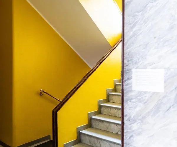 Rosselli 13 * Milano