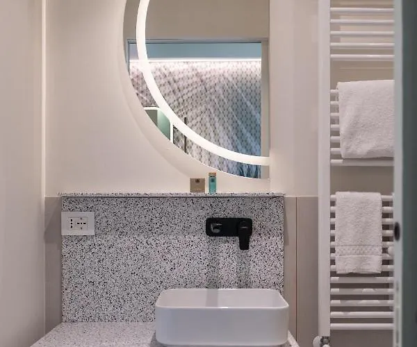 מלון Boutique Martini 17 3*