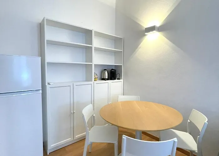 Lägenhetshotell Easy - And Navigli 3*