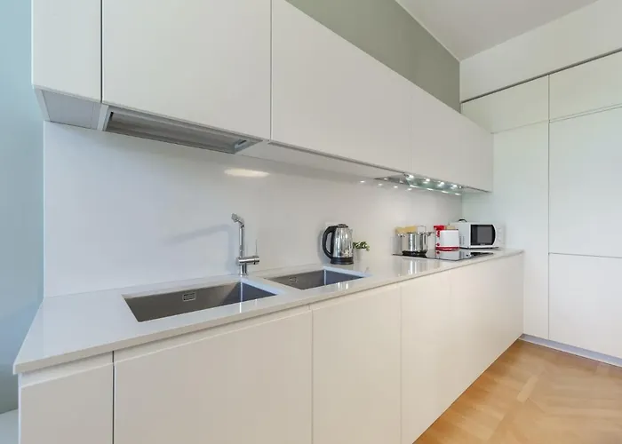 The Best Rent - Spacious Three-bedroom With Terrace Apartmán