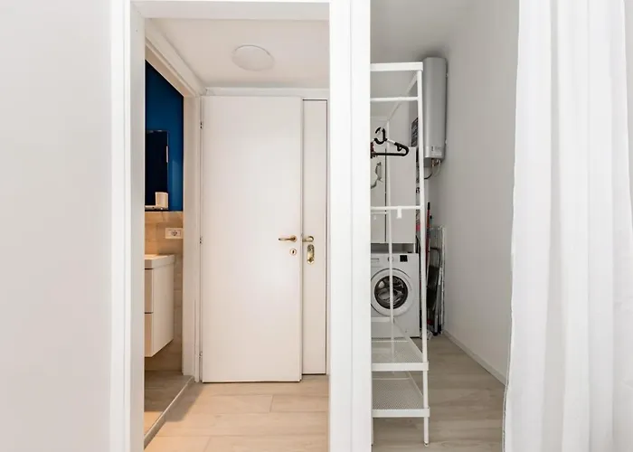 Guesthost - Bright 600mt From Viale Zara! شقة *