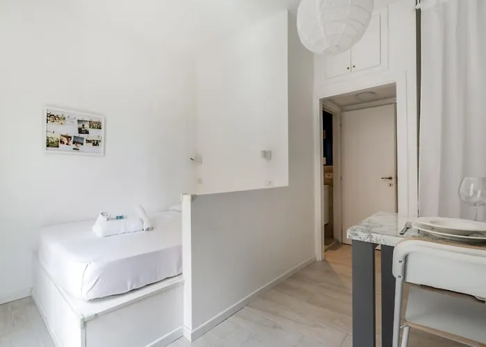 شقة Guesthost - Bright 600mt From Viale Zara! *