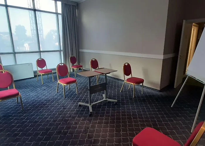 Blaise & Francis Otel