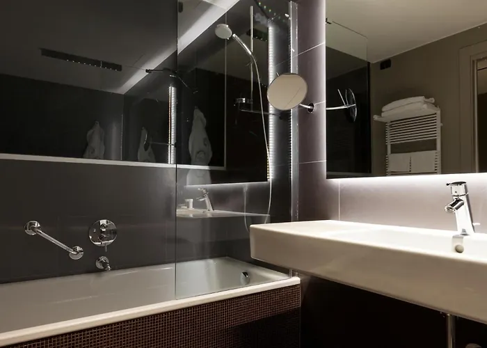 Otel Manin 4*