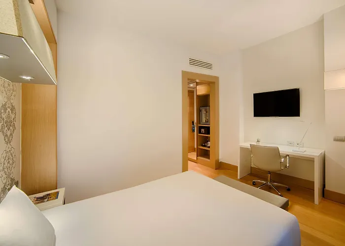 إن إتش كولكشن ميلانو تورينج ميلان