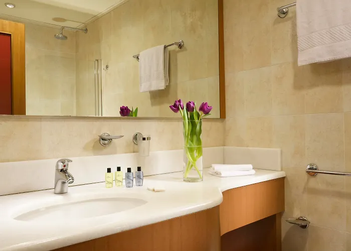 Unaway & Quark Due Apart Otel 4*