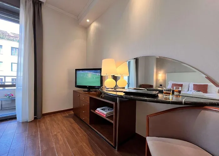 بِست ويستيرن سيتي ميلان