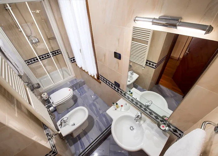 מלון Lancaster 3*