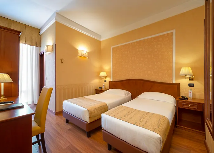 Lancaster מלון 3*