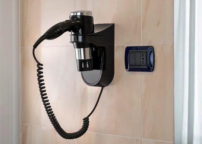 Lancaster מלון 3*