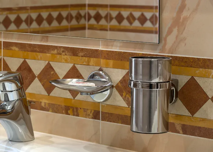 מלון Lancaster 3*