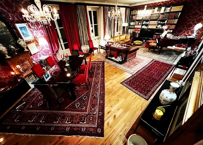 Charming Elegant In Historic Art Nouveau Building, Milán