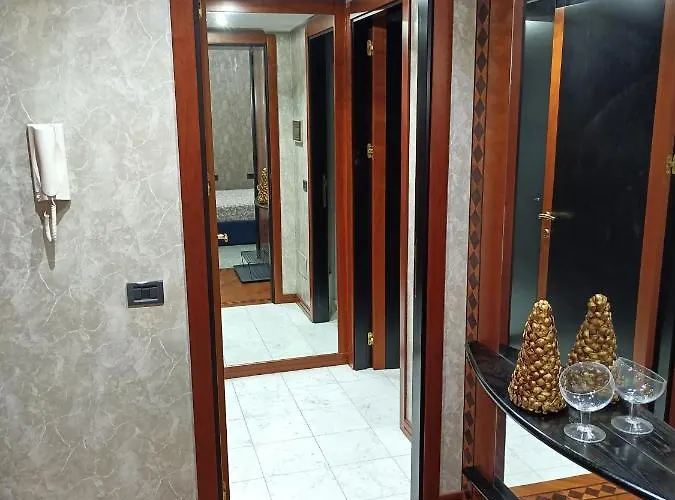 Elegant Apartment For 4 - Metro 5 Min - Duomo 10 Min - Milano *
