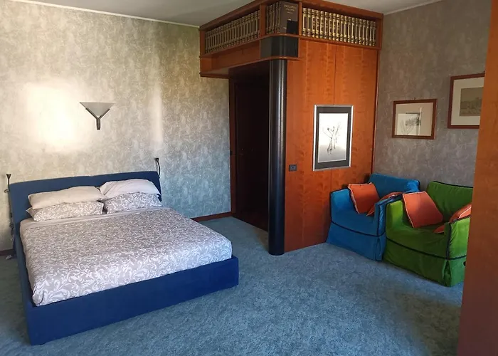 Elegant Apartment For 4 - Metro 5 Min - Duomo 10 Min - Milano * 米兰