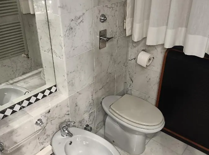 公寓 Elegant Apartment For 4 - Metro 5 Min - Duomo 10 Min - Milano *