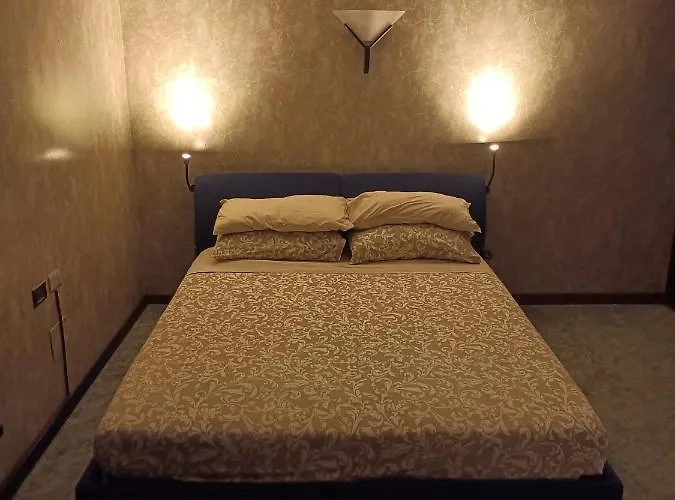 Elegant Apartment For 4 - Metro 5 Min - Duomo 10 Min - Milano 公寓 *