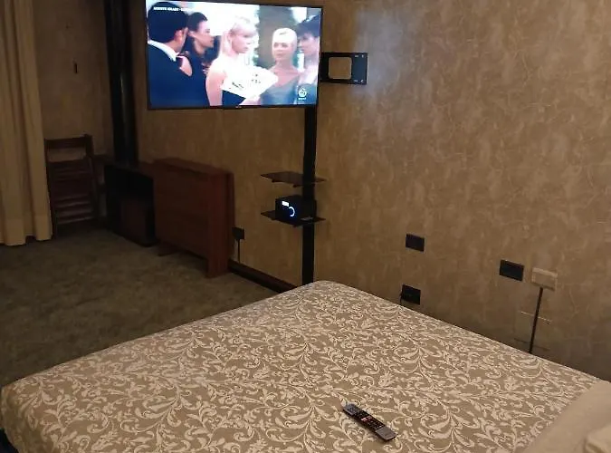 Elegant For 4 - Metro 5 Min - Duomo 10 Min - Apartment